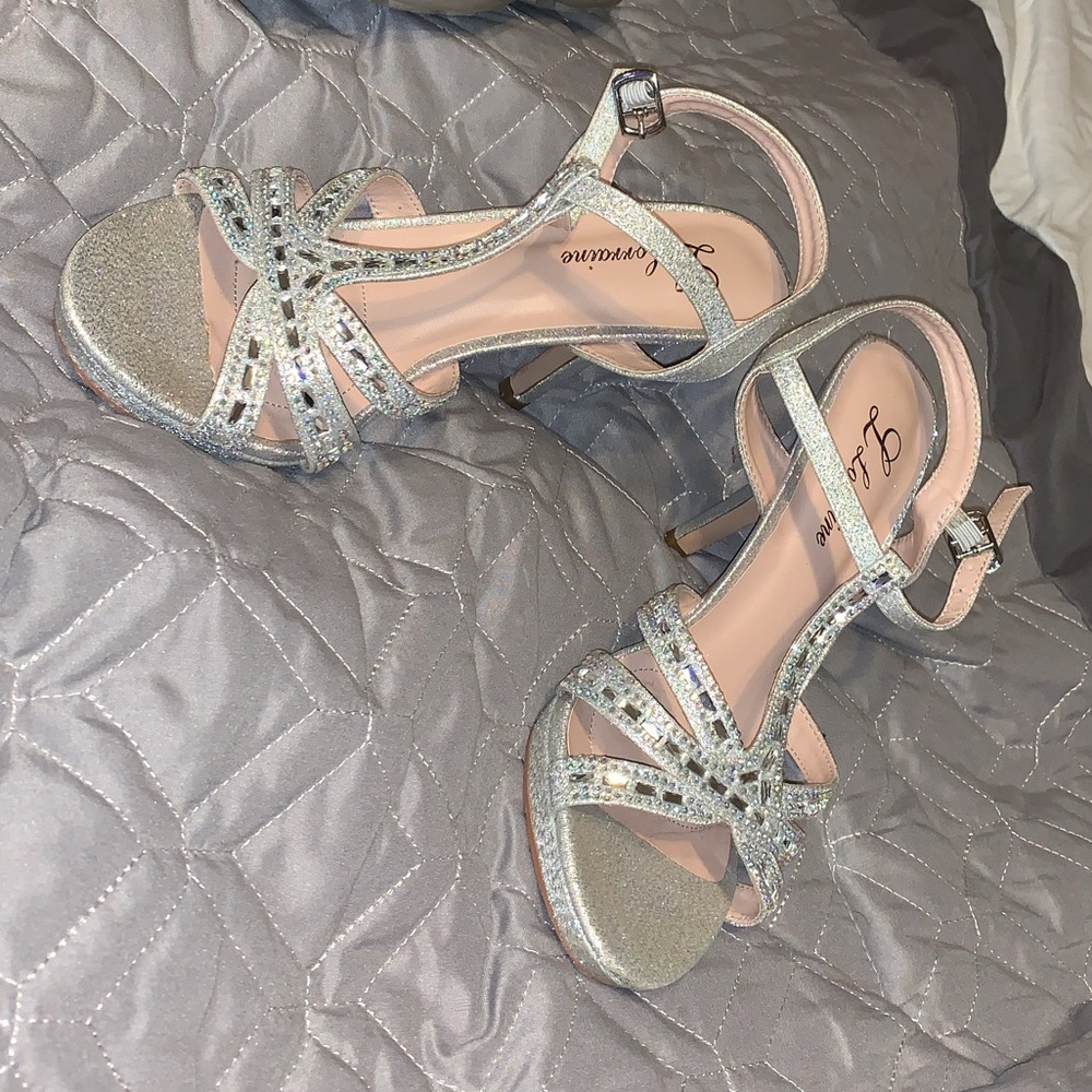 Heals - Picture 1 of 1
